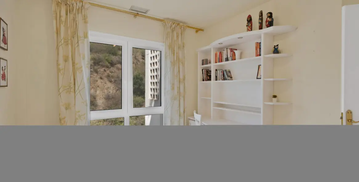Long-term rent of penthouse in Río Real 6