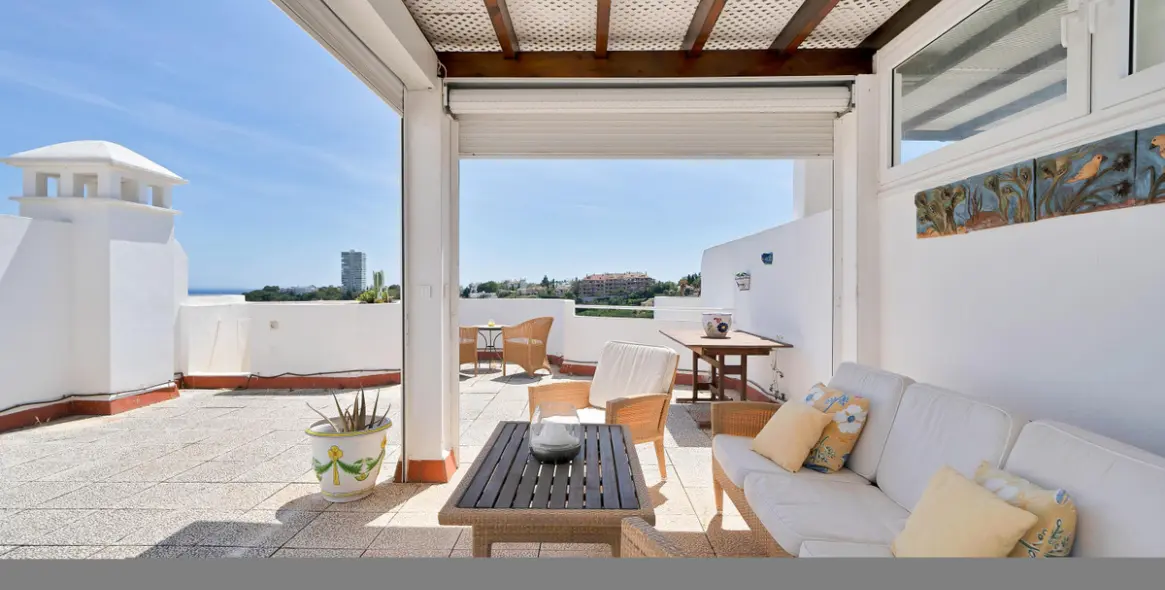 Long-term rent of penthouse in Río Real 10