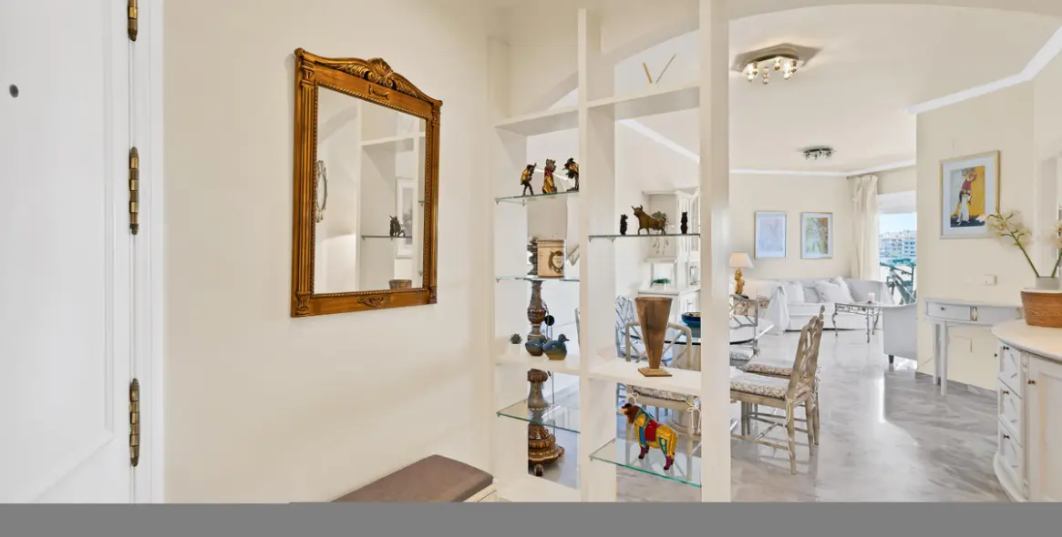 Long-term rent of penthouse in Río Real 17