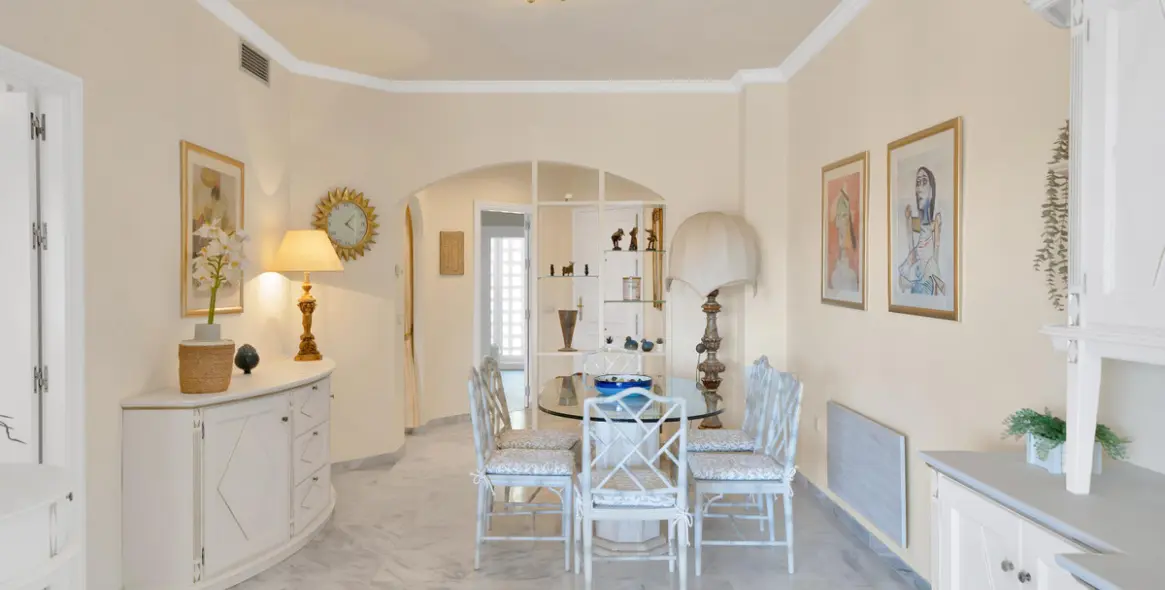 Long-term rent of penthouse in Río Real 20