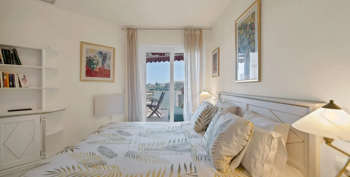 Long-term rent of penthouse in Río Real 21