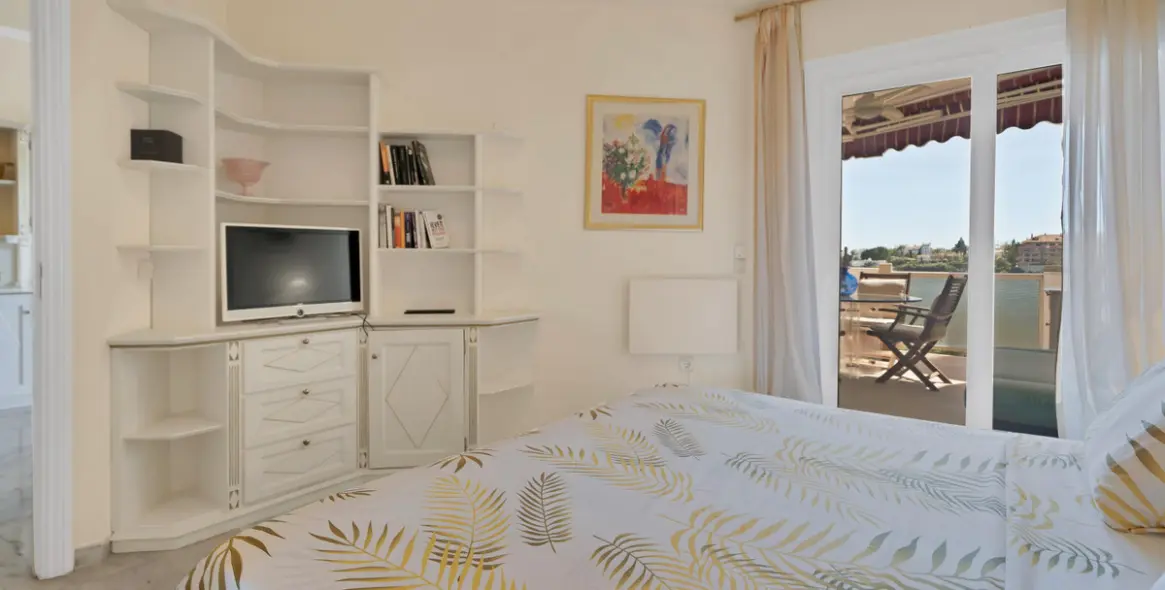 Long-term rent of penthouse in Río Real 22
