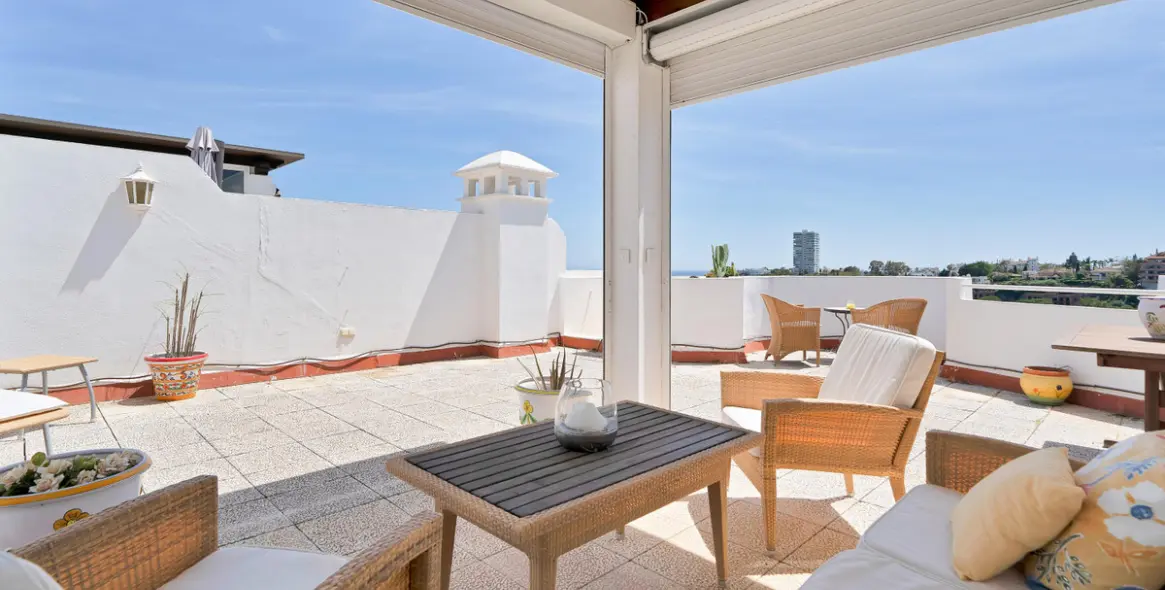 Long-term rent of penthouse in Río Real 25