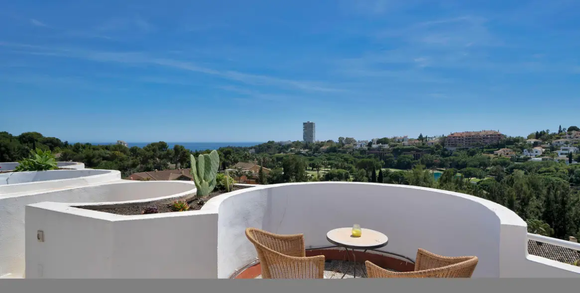 Long-term rent of penthouse in Río Real 32