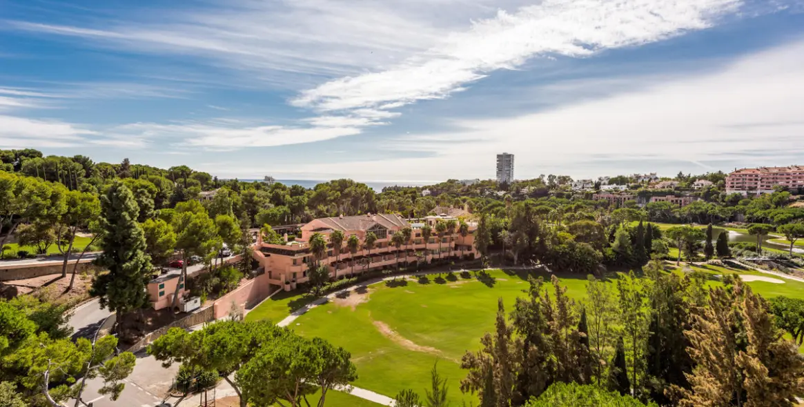 Long-term rent of penthouse in Río Real 33