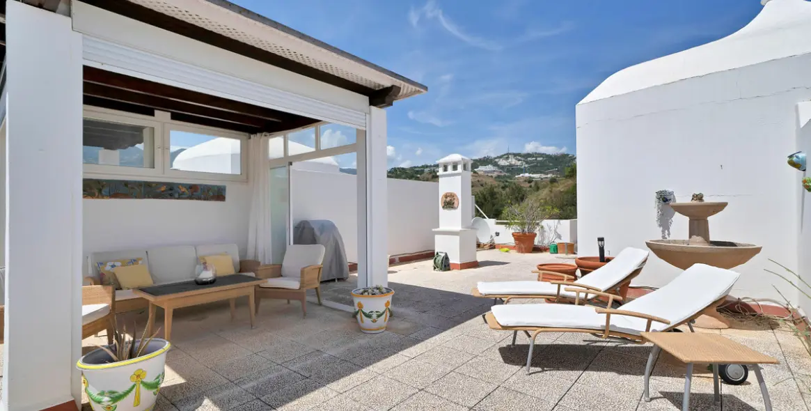Long-term rent of penthouse in Río Real 36