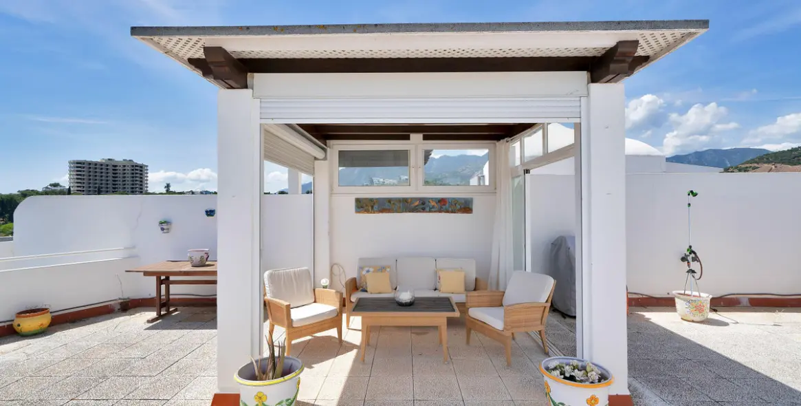 Long-term rent of penthouse in Río Real 38