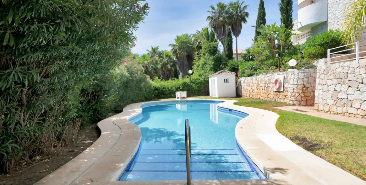Long-term rent of penthouse in Río Real 42
