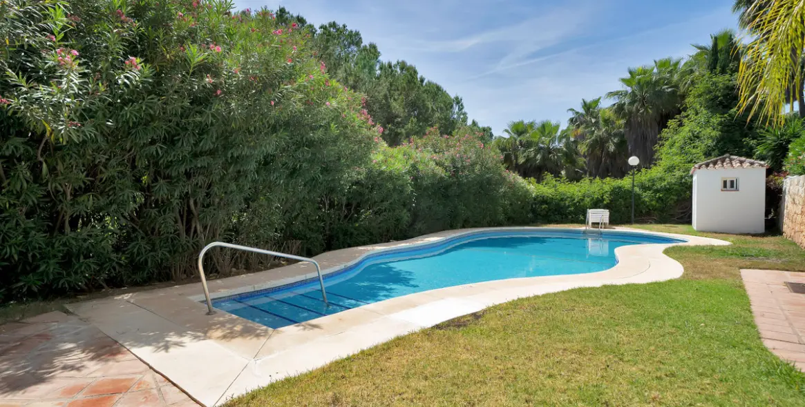 Long-term rent of penthouse in Río Real 43