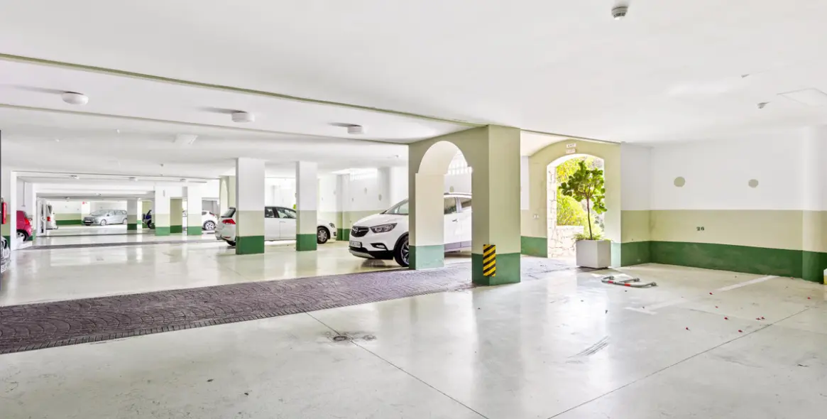 Long-term rent of penthouse in Río Real 56