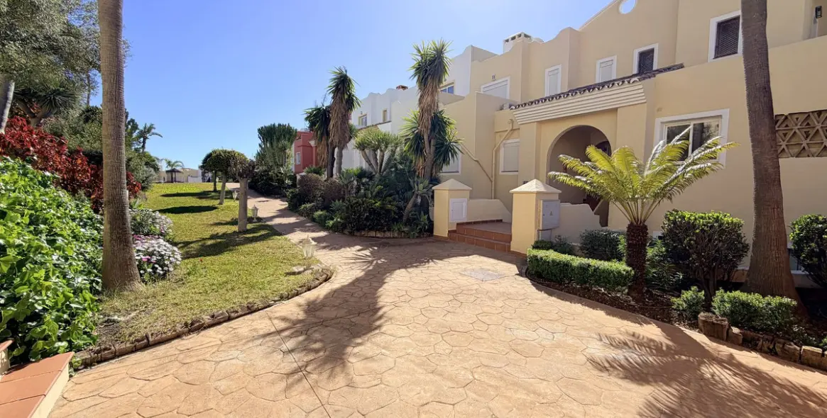 Продажа двухуровневого пентхауса в Casares Playa 8