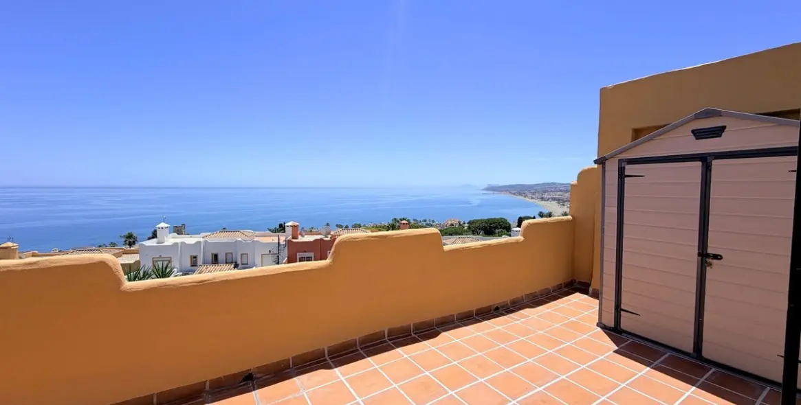 Продажа двухуровневого пентхауса в Casares Playa 24