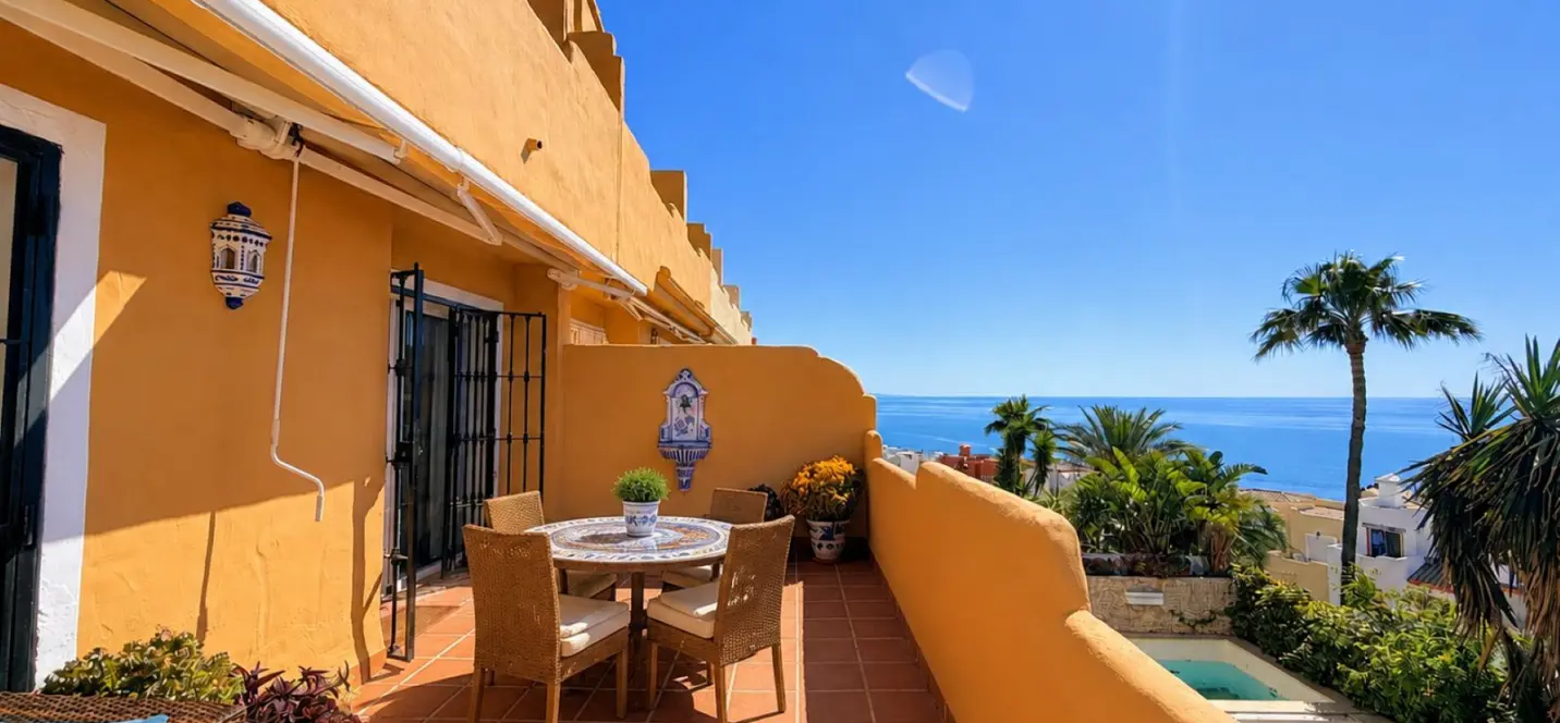 Продажа двухуровневого пентхауса в Casares Playa 0