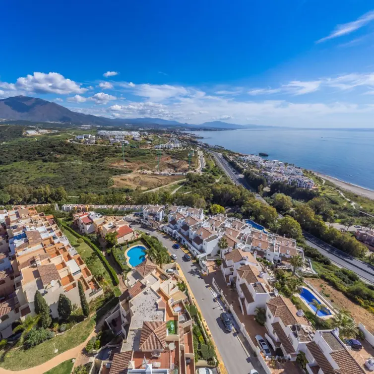 Продажа двухуровневого пентхауса в Casares Playa