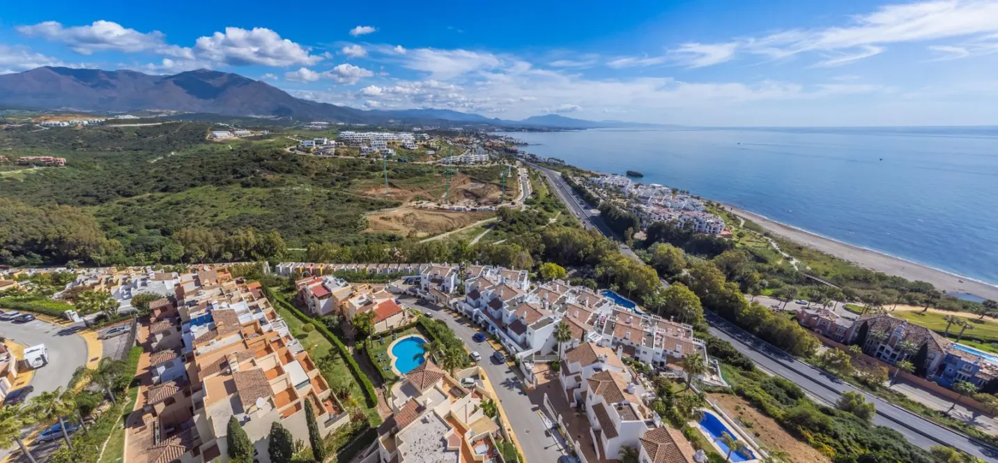 Продажа двухуровневого пентхауса в Casares Playa 1