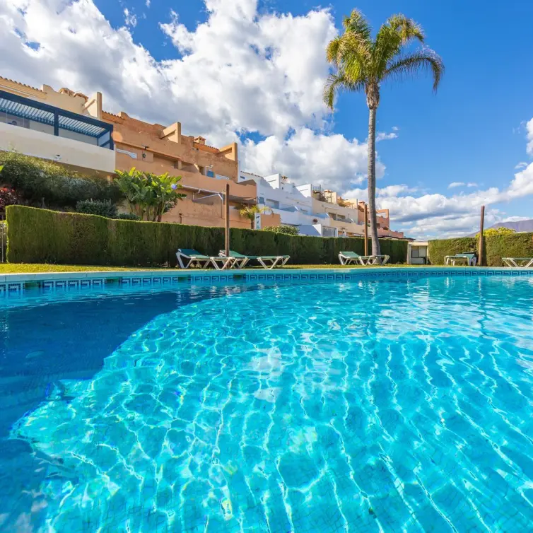 Продажа двухуровневого пентхауса в Casares Playa