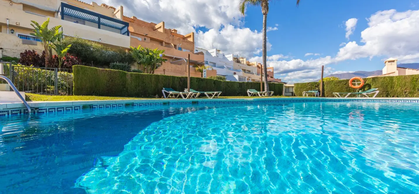 Продажа двухуровневого пентхауса в Casares Playa 2