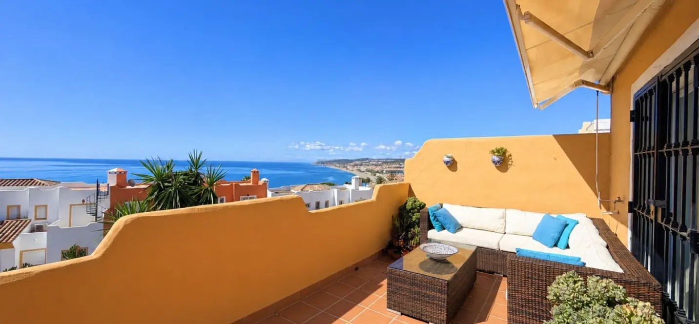 Продажа двухуровневого пентхауса в Casares Playa 3