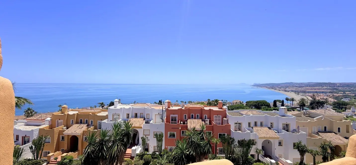Продажа двухуровневого пентхауса в Casares Playa 4