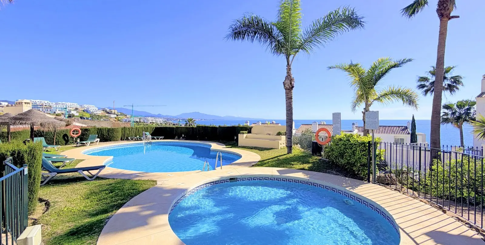 Venta de ático dúplex en Casares Playa 7