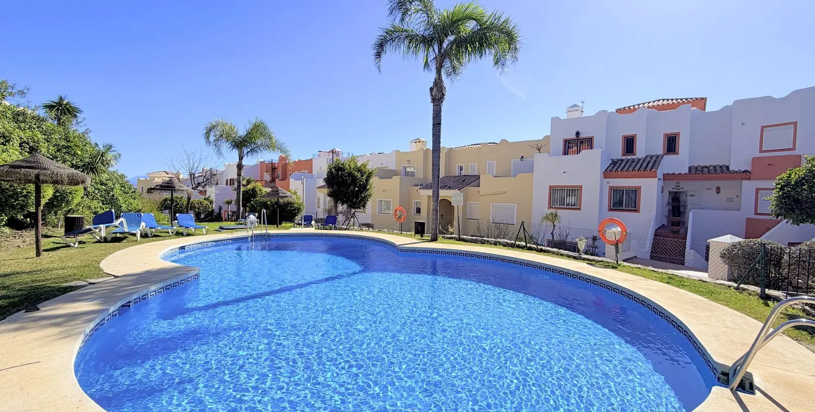 Venta de ático dúplex en Casares Playa 37