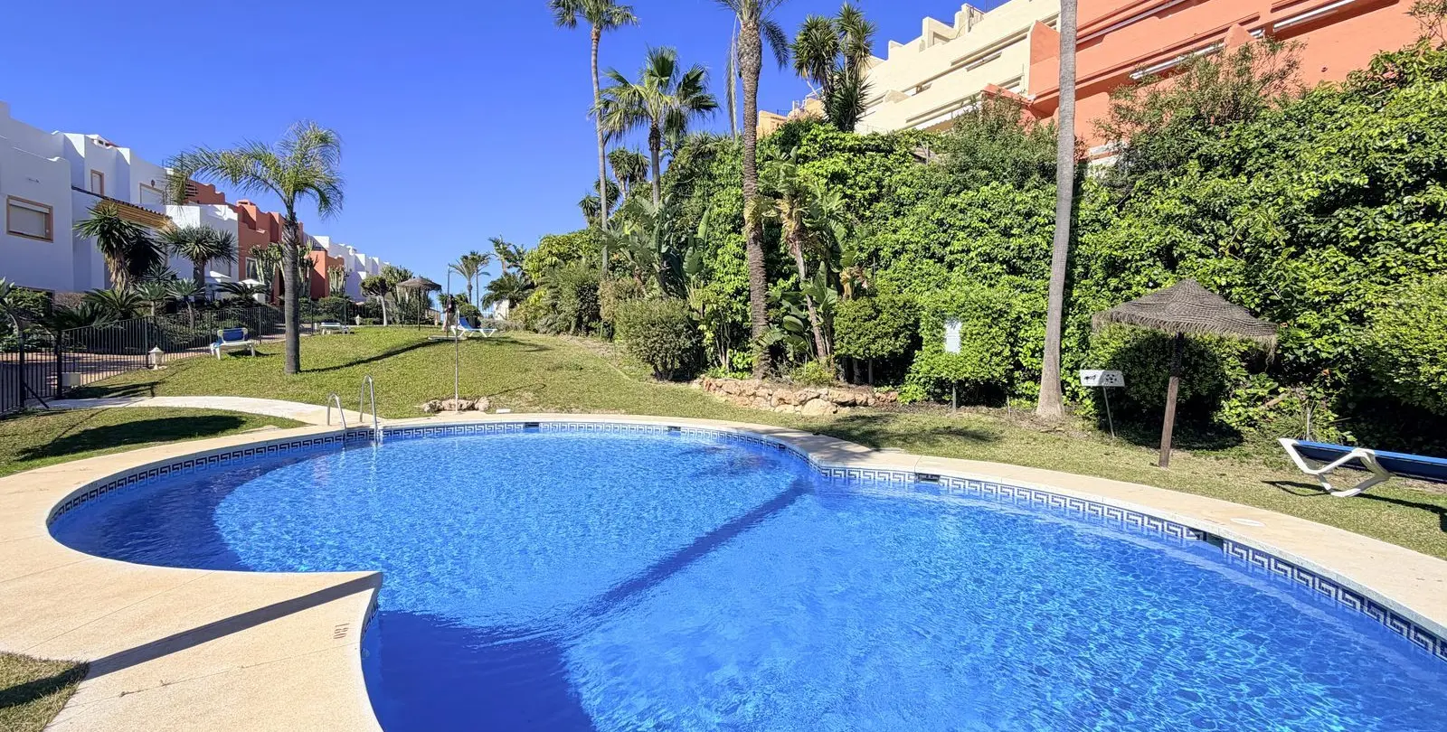 Venta de ático dúplex en Casares Playa 38