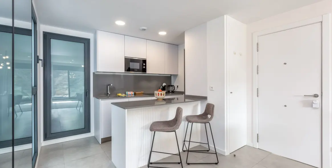Venta de apartamento en planta media en Higueron 2