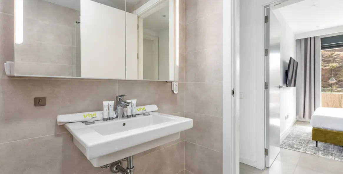 Venta de apartamento en planta media en Higueron 21