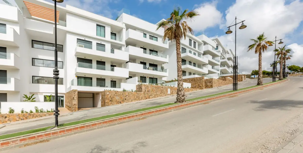 Venta de apartamento en planta media en Higueron 23