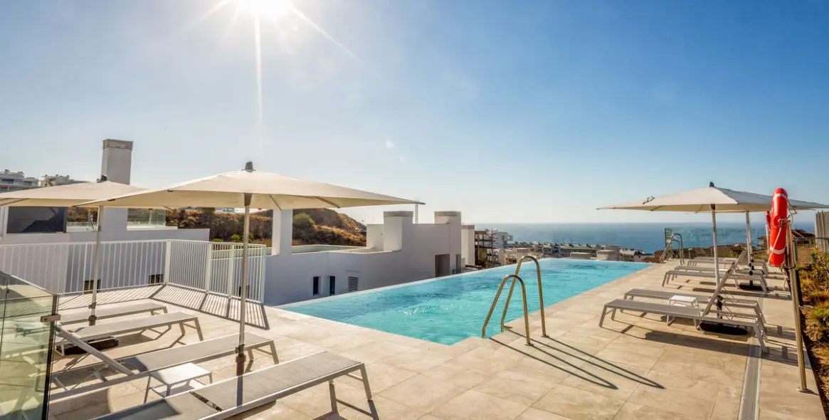 Venta de apartamento en planta media en Higueron 28