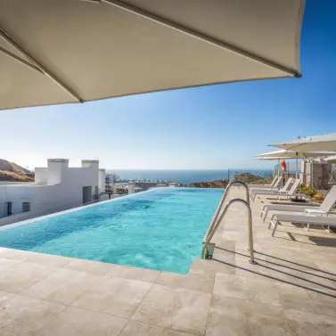 Venta de apartamento en planta media en Higueron