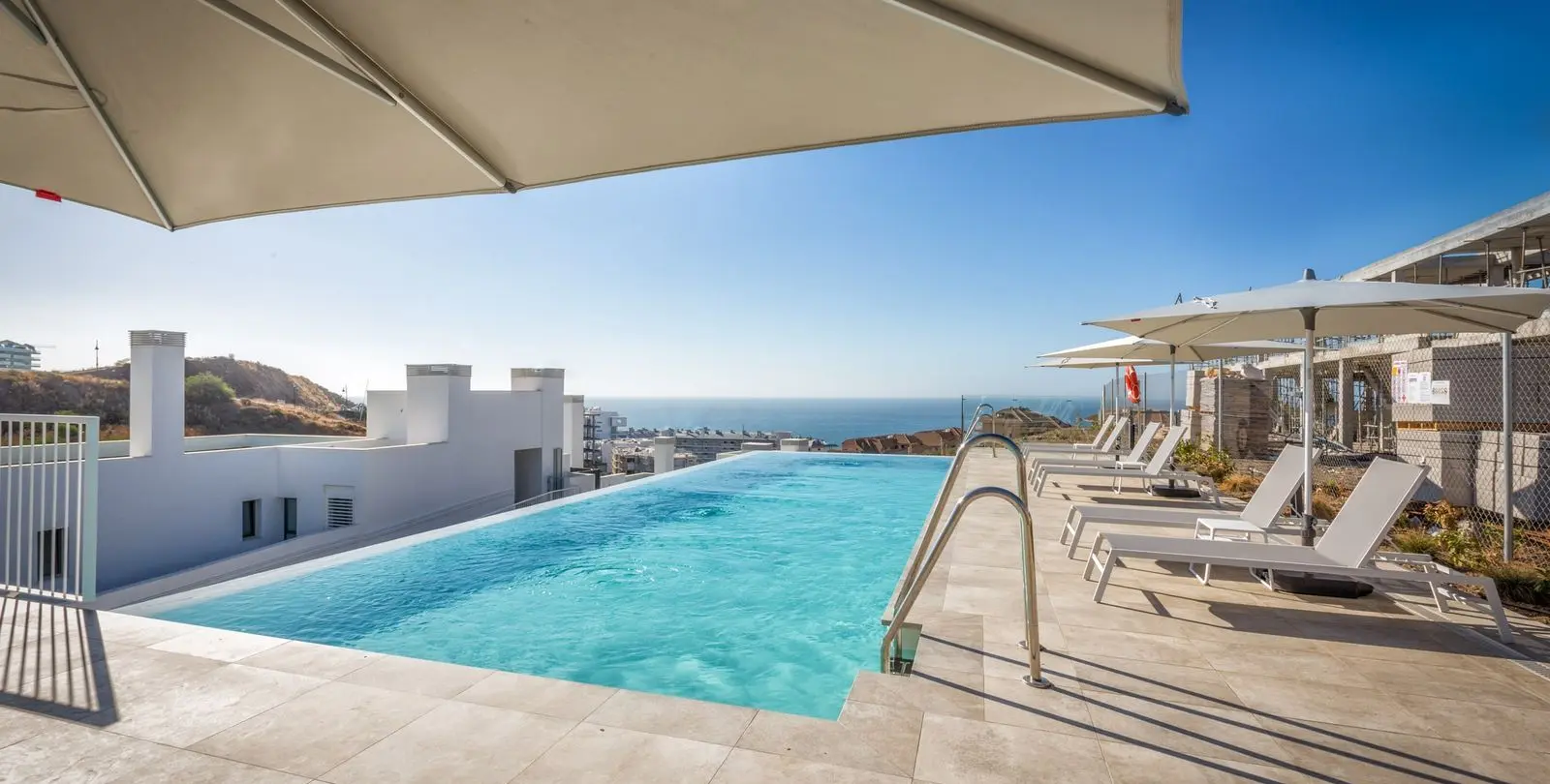 Sale of middle floor apartment in Higueron 1