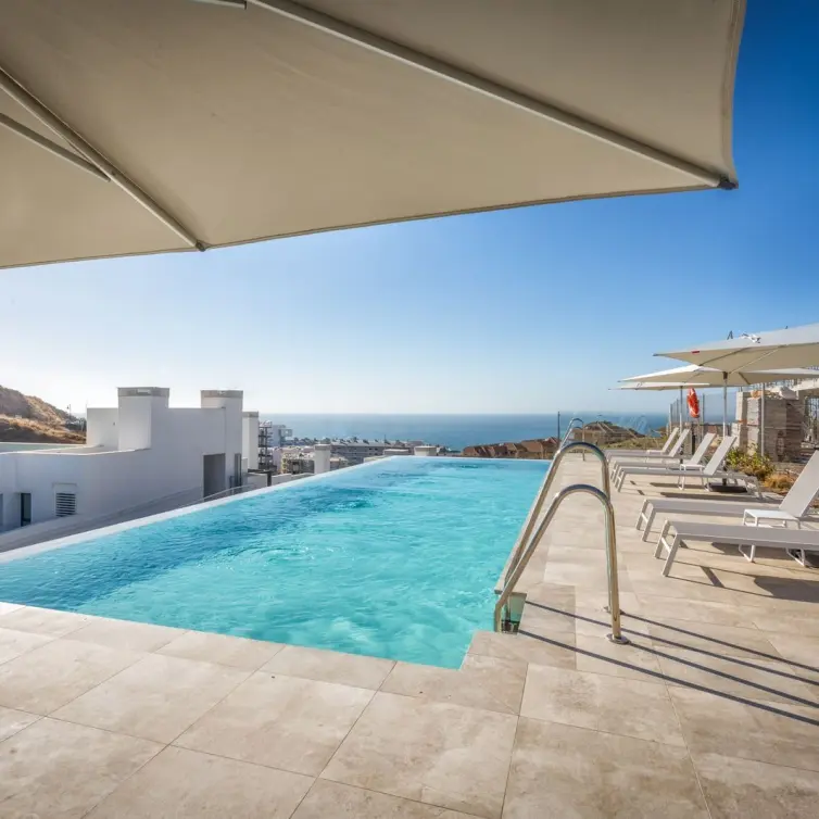 Sale of middle floor apartment in Higueron
