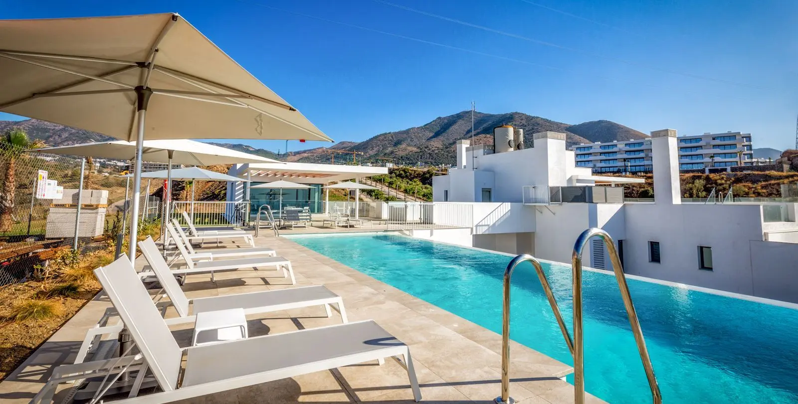 Sale of middle floor apartment in Higueron 2
