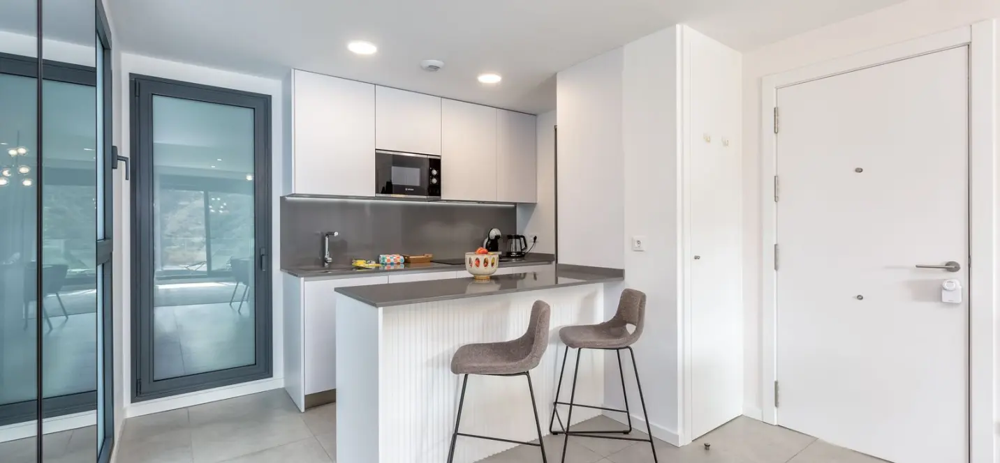 Sale of middle floor apartment in Higueron 3