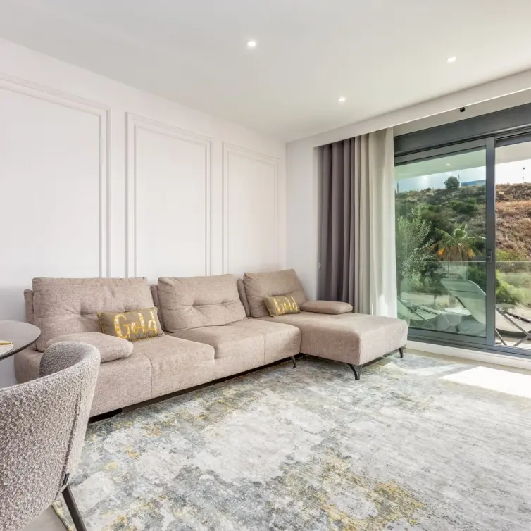 Sale of middle floor apartment in Higueron