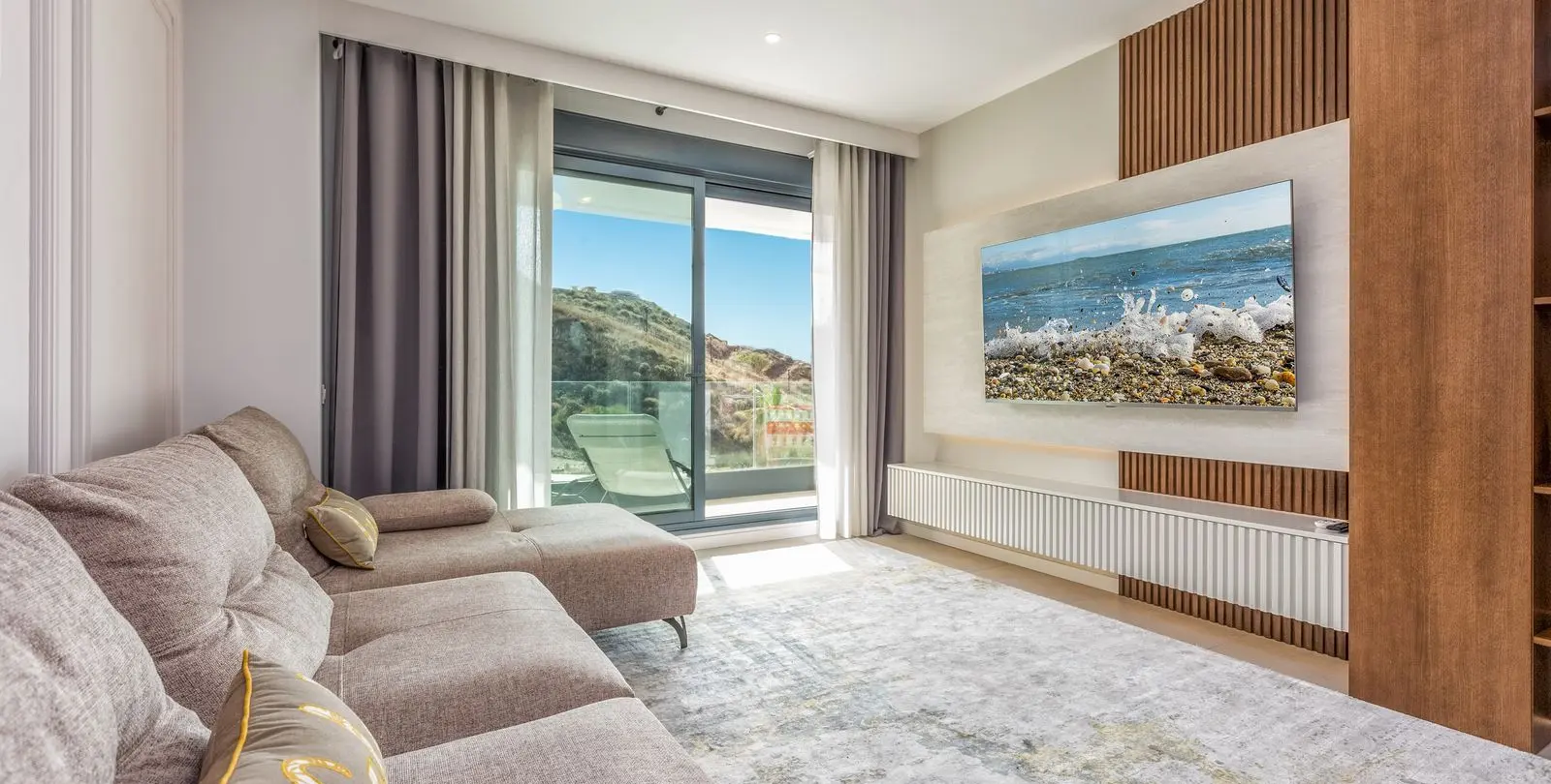 Sale of middle floor apartment in Higueron 8