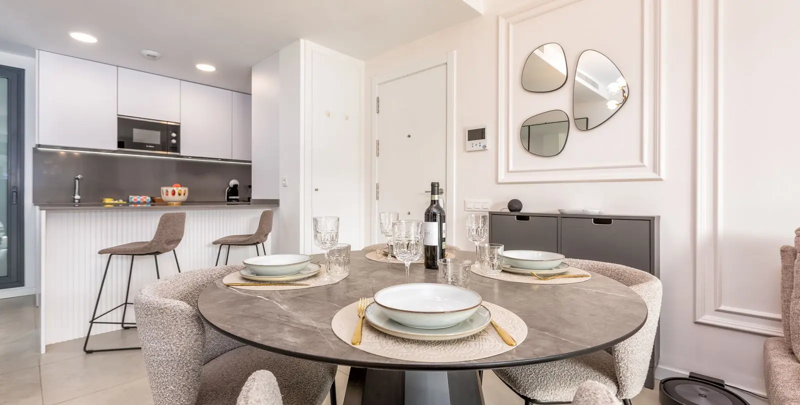 Sale of middle floor apartment in Higueron 10