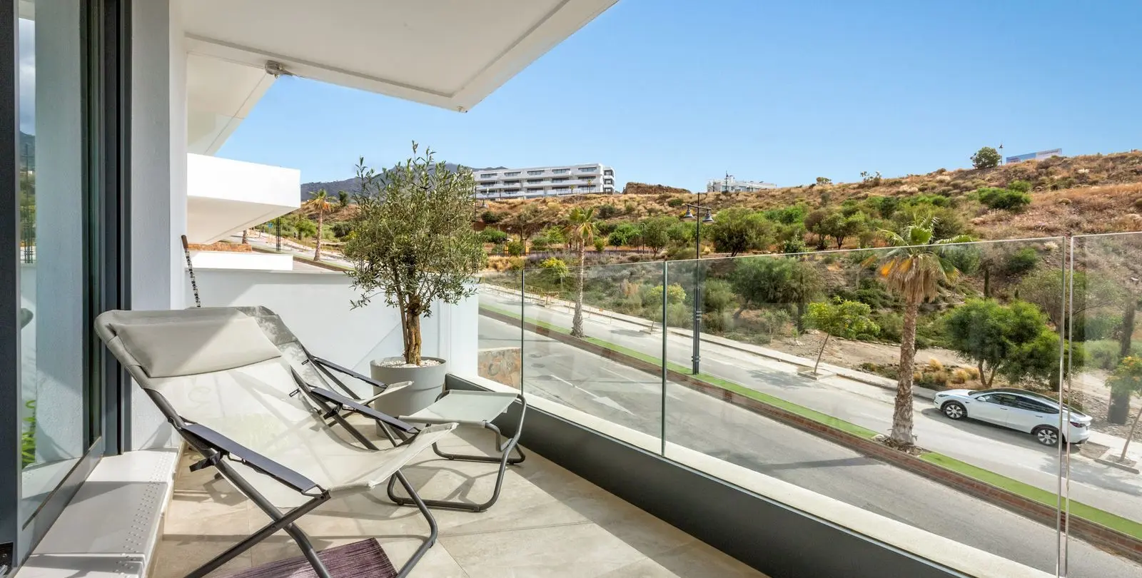 Sale of middle floor apartment in Higueron 13