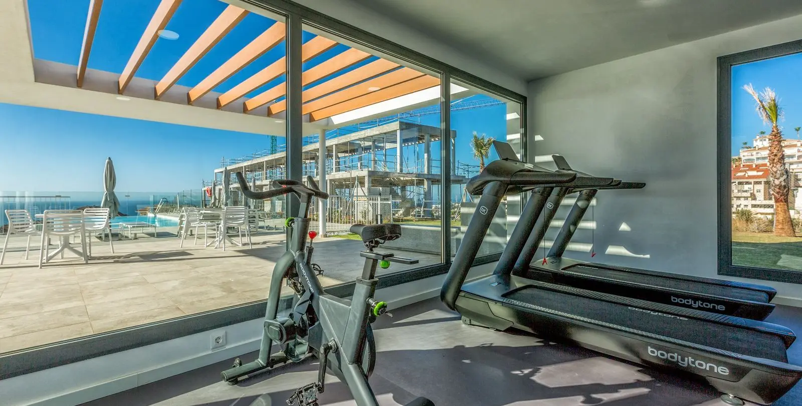 Sale of middle floor apartment in Higueron 26