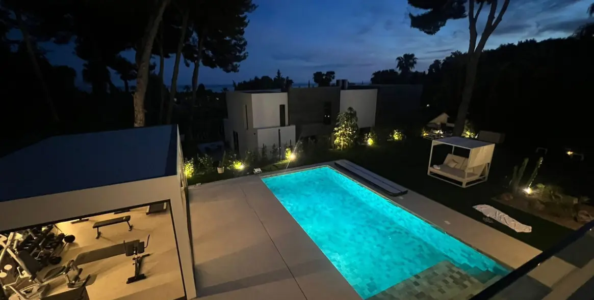 Long-term rent of detached villa in Sierra Blanca 1