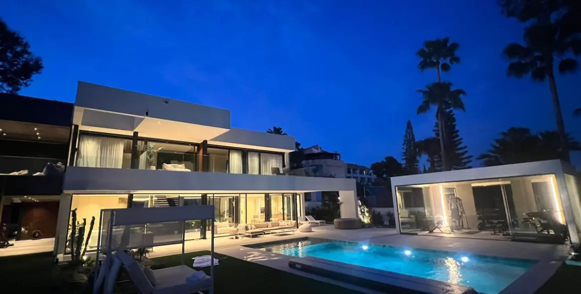 Long-term rent of detached villa in Sierra Blanca 2