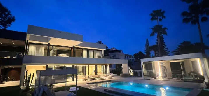 Long-term rent of detached villa in Sierra Blanca 1