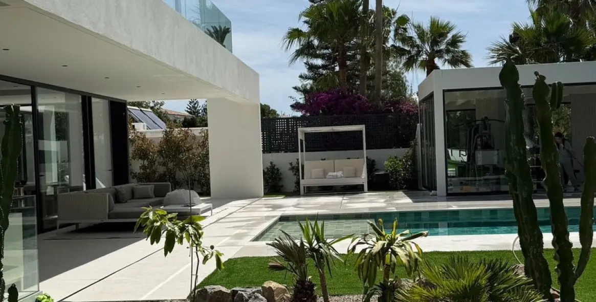 Long-term rent of detached villa in Sierra Blanca 51