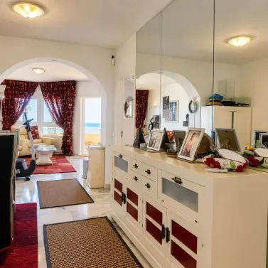 Sale of middle floor apartment in Calahonda