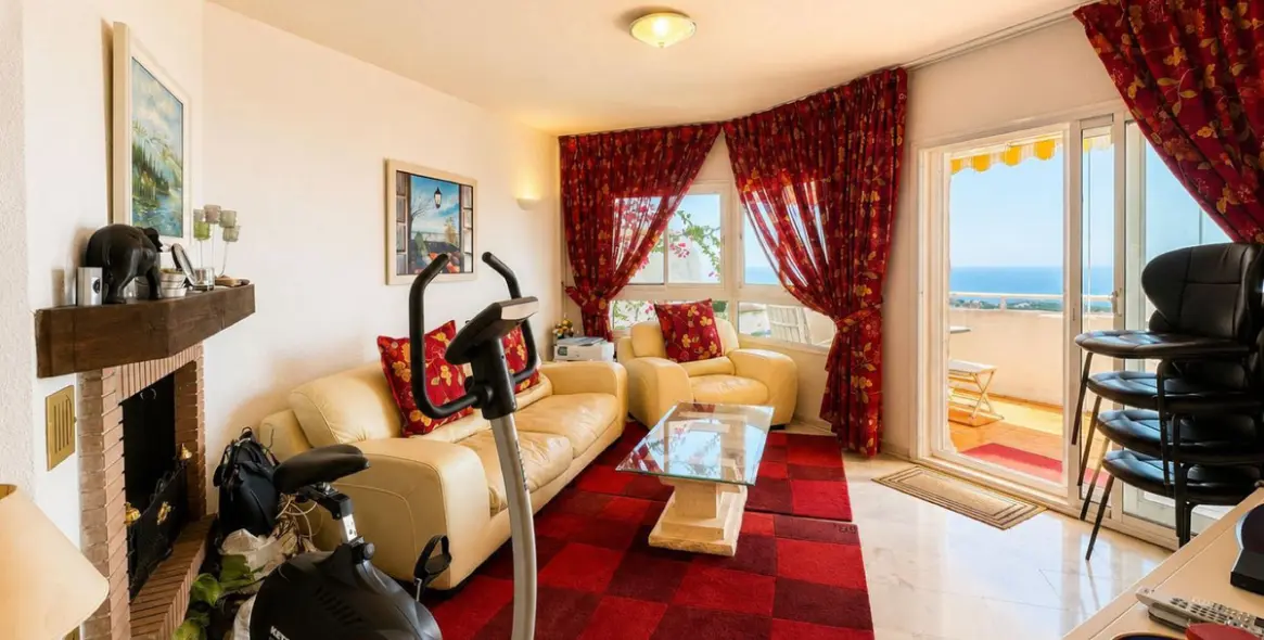 Sale of middle floor apartment in Calahonda 8