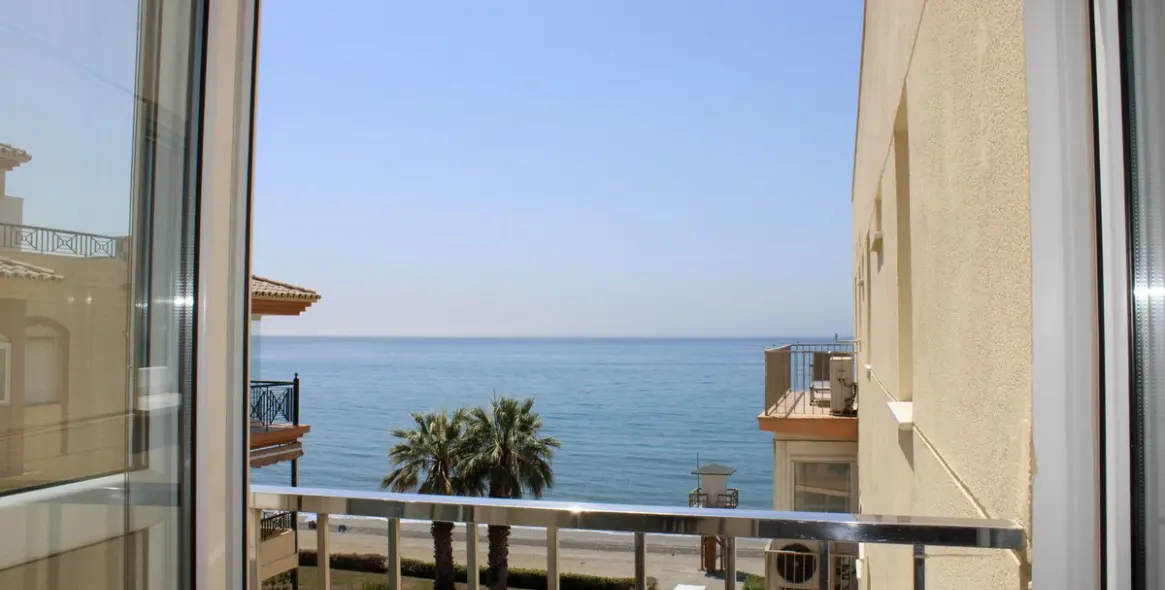 Sale of penthouse in Torrox Costa 1