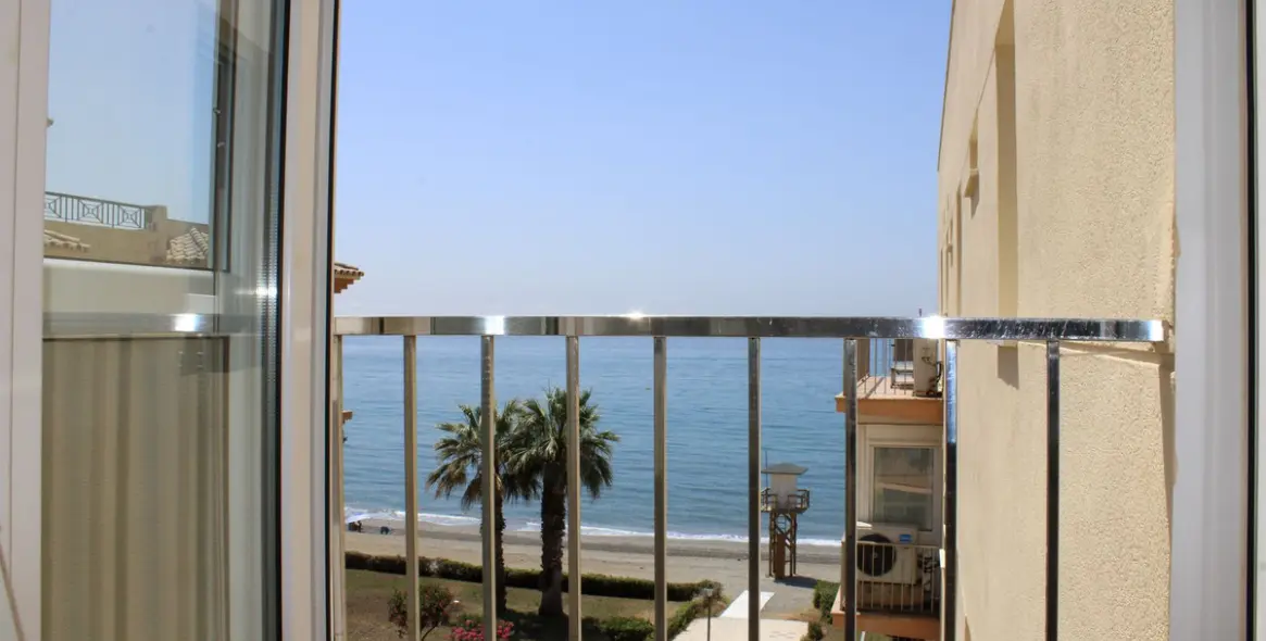 Sale of penthouse in Torrox Costa 25