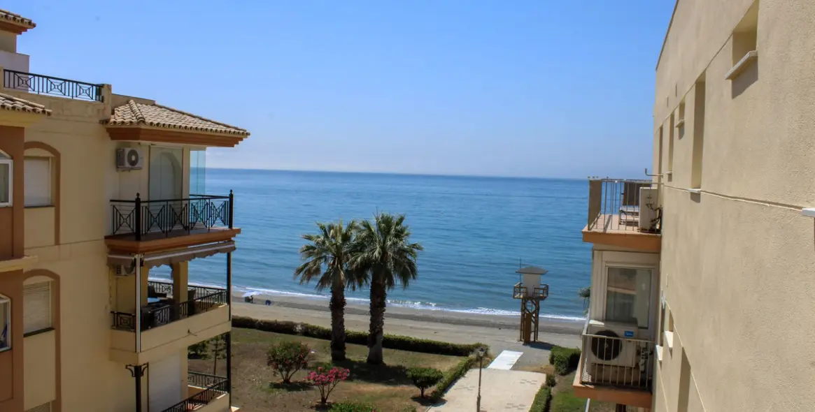 Sale of penthouse in Torrox Costa 26