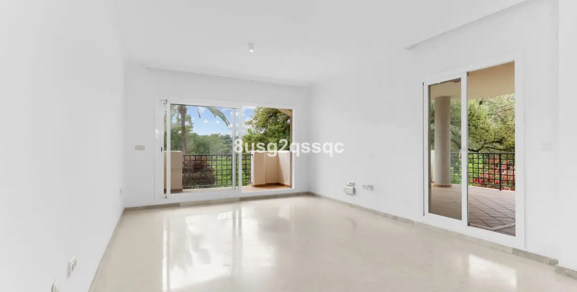 Venta de apartamento en planta baja en Elviria 2